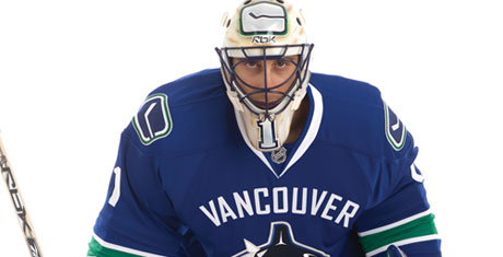 new canucks jersey with luongo