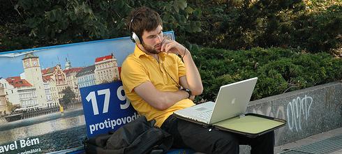 Dot com lifestyle - Working anywhere with a computer and a web connection