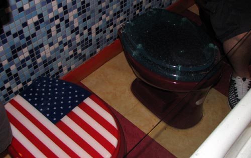 Modern Toilet Taipei - real dot com moguls eat from a toilet Modern Toilet Taipei - real dot com moguls eat from a toilet