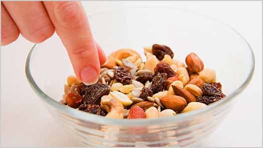 Driving Coffee to Drown Snacking Temptations?